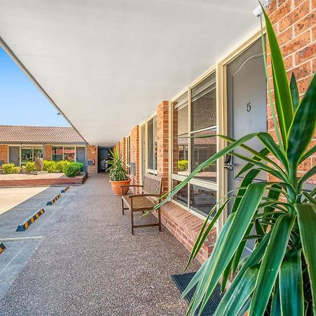 Lake Macquarie Motor Inn Белмонт Экстерьер фото